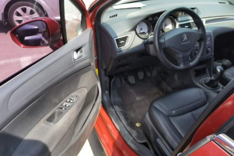 Used Peugeot 308 2014 Enjoy Edition Classic 1.6L Manual YouShang Model Driver Seat