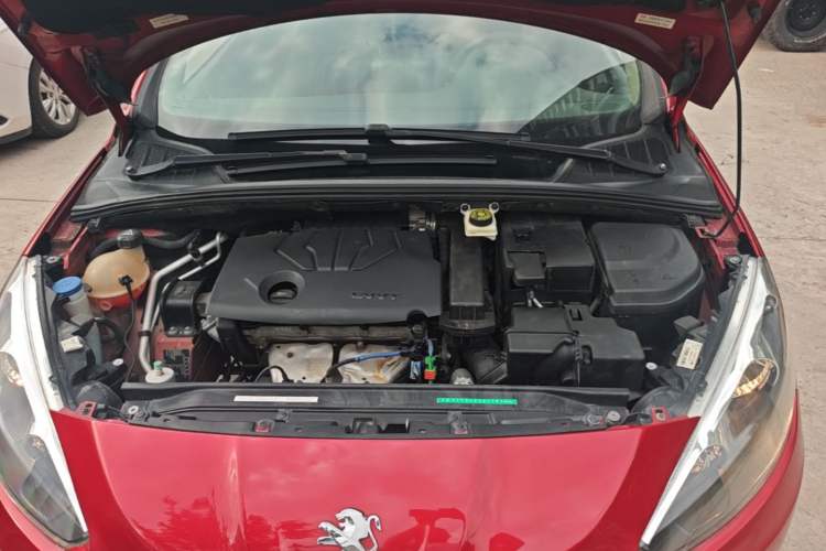 Used Peugeot 308 2014 Enjoy Edition Classic 1.6L Manual YouShang Model Engine Bay