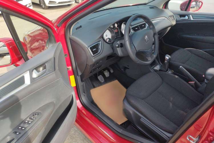 Used Peugeot 308 2014 Enjoy Edition Classic 1.6L Manual Fashion Model Interior 2