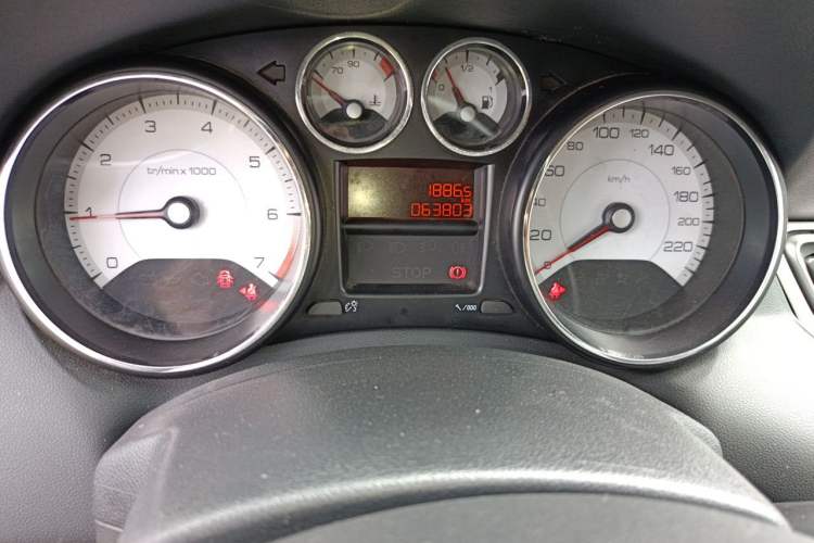 Used Peugeot 308 2014 Enjoy Edition Classic 1.6L Manual Fashion Model Odometer Close Up