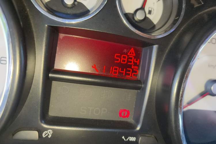 Used Peugeot 308 2014 Enjoy Edition Classic 1.6L Manual YouShang Model Odometer Close Up