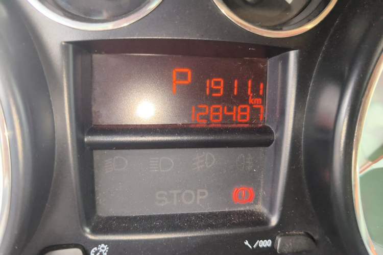 Used Peugeot 308 2014 Enjoy Edition Classic 1.6L Automatic Premium Model Odometer Close Up