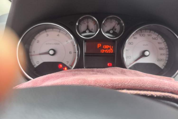 Used Peugeot 308 2014 Enjoyment Edition Classic 1.6L Automatic Fashion Model Odometer Close Up