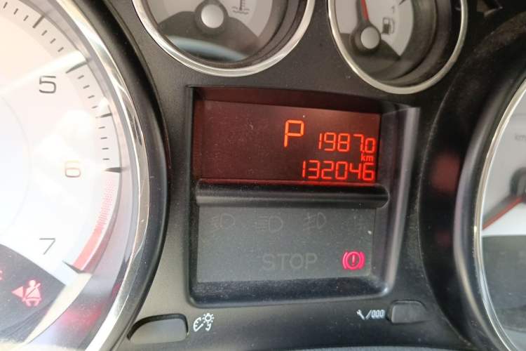 Used Peugeot 308 2014 Enjoy Edition Classic 1.6L Automatic Premium Model Odometer Close Up