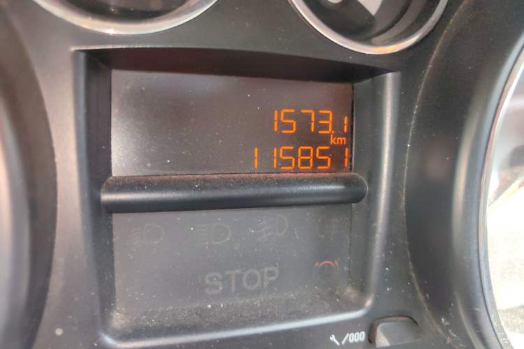 Used Peugeot 308 2014 Enjoy Edition Classic 1.6L Manual YouShang Model Odometer Close Up