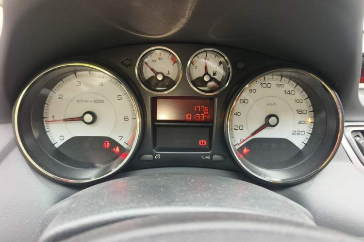 Used Peugeot 308 2014 Enjoy Edition Classic 1.6L Manual YouShang Model Odometer Close Up