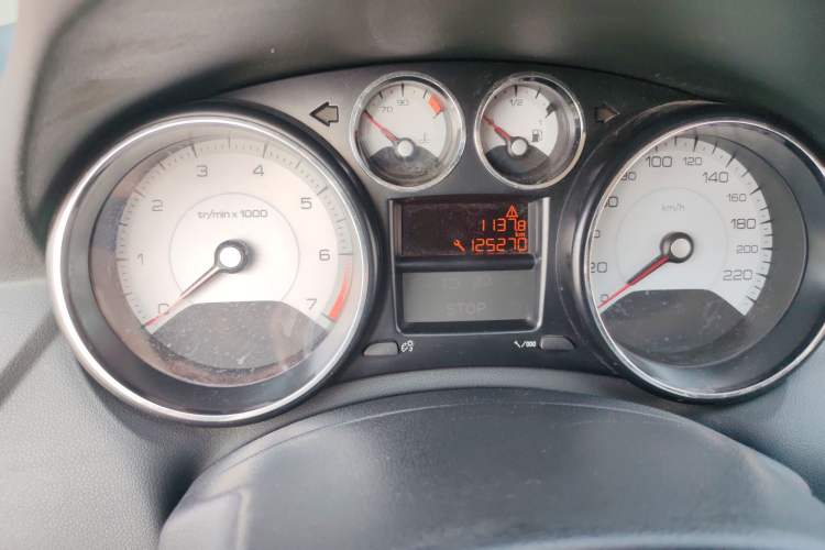 Used Peugeot 308 2014 Enjoy Edition Classic 1.6L Manual Fashion Model Odometer Close Up