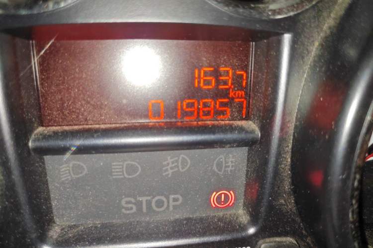 Used Peugeot 308 2014 Enjoyment Edition Classic 1.6L Automatic Fashion Model Odometer Close Up