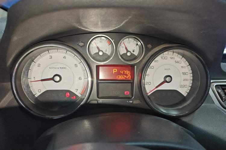 Used Peugeot 308 2014 Enjoyment Edition Classic 1.6L Automatic Fashion Model Odometer Close Up
