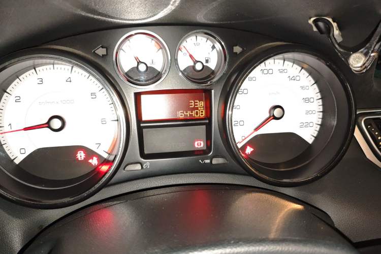 Used Peugeot 308 2014 Enjoy Edition Classic 1.6L Manual YouShang Model Odometer Close Up