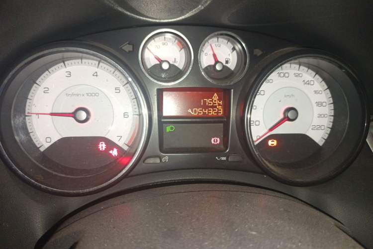 Used Peugeot 308 2014 Enjoy Edition Classic 1.6L Manual Fashion Model Odometer Close Up