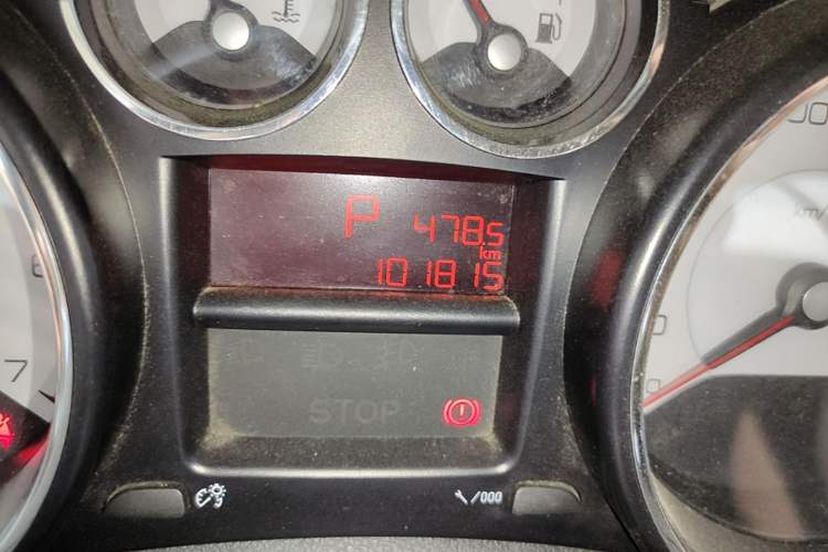 Used Peugeot 308 2014 Enjoyment Edition Classic 1.6L Automatic Fashion Model Odometer Close Up