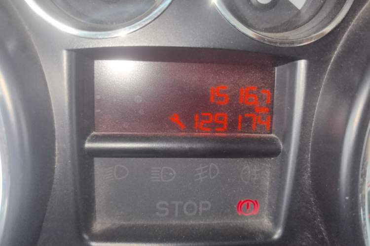Used Peugeot 308 2014 Enjoy Edition Classic 1.6L Manual YouShang Model Odometer Close Up