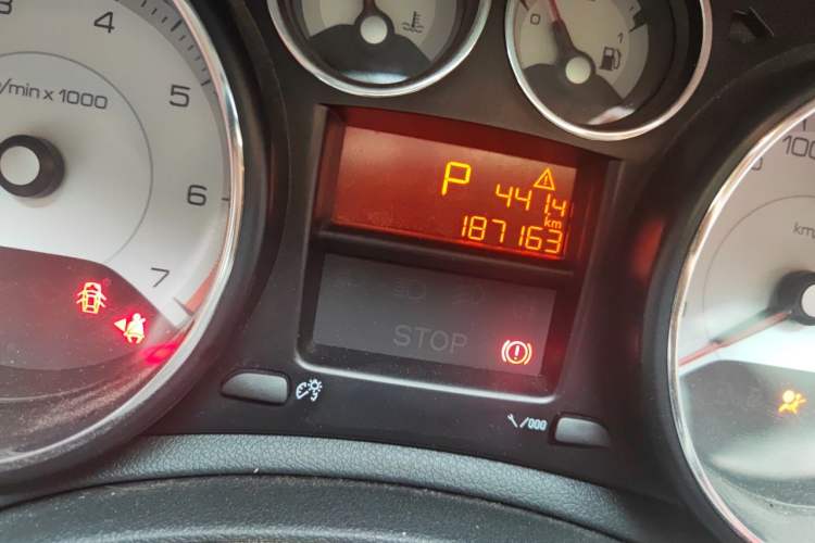 Used Peugeot 308 2014 Enjoyment Edition Classic 1.6L Automatic Fashion Model Odometer Close Up