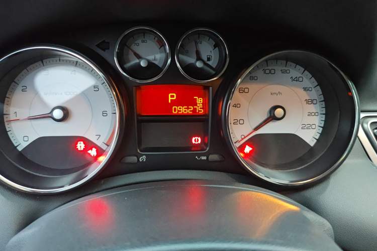 Used Peugeot 308 2014 Enjoy Edition Classic 1.6L Automatic Premium Model Odometer Close Up