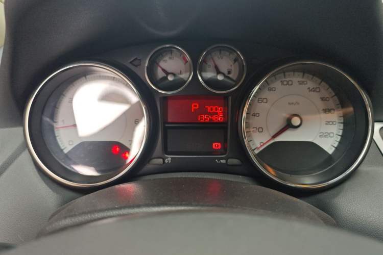 Used Peugeot 308 2014 Enjoyment Edition Classic 1.6L Automatic Fashion Model Odometer Close Up