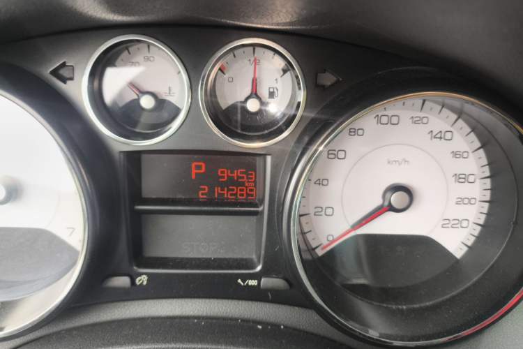 Used Peugeot 308 2014 Enjoyment Edition Classic 1.6L Automatic Fashion Model Odometer Close Up