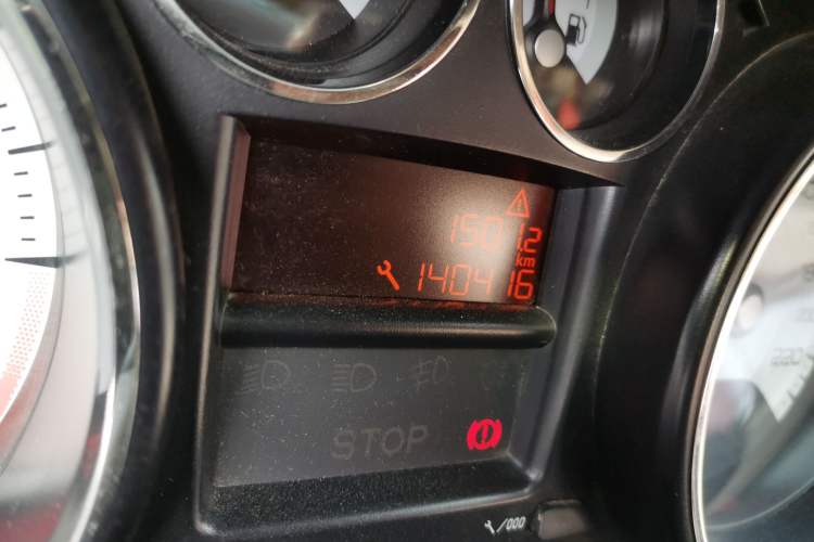 Used Peugeot 308 2014 Enjoy Edition Classic 1.6L Manual YouShang Model Odometer Close Up
