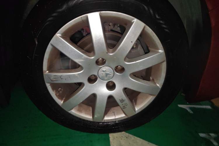 Used Peugeot 308 2014 Enjoyment Edition Classic 1.6L Automatic Fashion Model Right Front Wheel Hub
