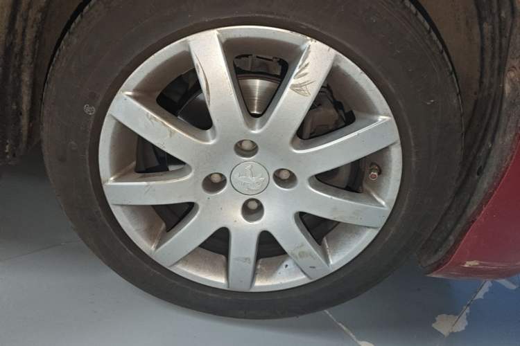 Used Peugeot 308 2014 Enjoyment Edition Classic 1.6L Automatic Fashion Model Right Front Wheel Hub