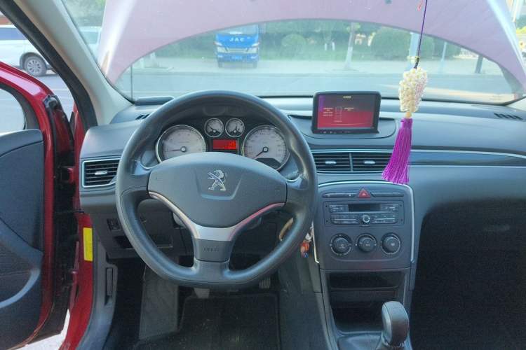 Used Peugeot 308 2014 Enjoy Edition Classic 1.6L Manual YouShang Model Steering Wheel