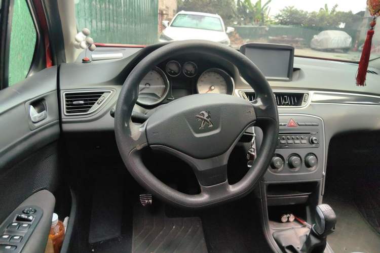 Used Peugeot 308 2014 Enjoy Edition Classic 1.6L Manual YouShang Model Steering Wheel