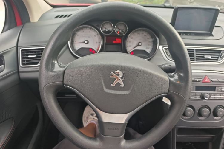 Used Peugeot 308 2014 Enjoy Edition Classic 1.6L Manual YouShang Model Steering Wheel