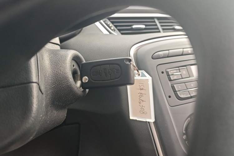 Used Peugeot 308 2014 Enjoy Edition Classic 1.6L Manual YouShang Model Vehicle Key