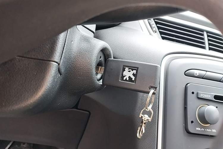 Used Peugeot 308 2014 Enjoy Edition Classic 1.6L Manual YouShang Model Vehicle Key