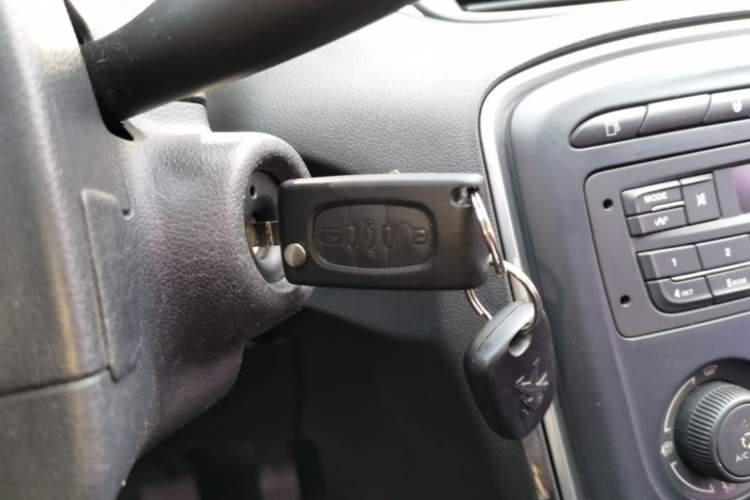 Used Peugeot 308 2014 Enjoy Edition Classic 1.6L Manual YouShang Model Vehicle Key
