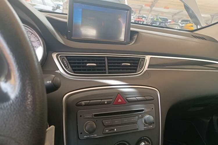 Used Peugeot 308 2014 Enjoy Edition Classic 1.6L Manual YouShang Model Audio And AC Panel
