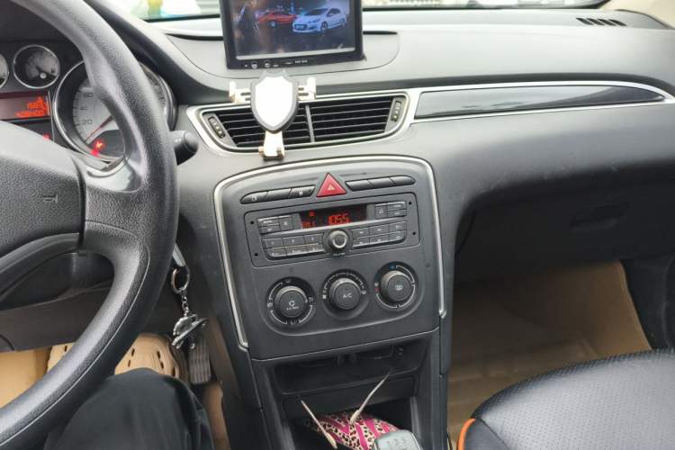 Used Peugeot 308 2014 Enjoy Edition Classic 1.6L Manual YouShang Model Audio And AC Panel