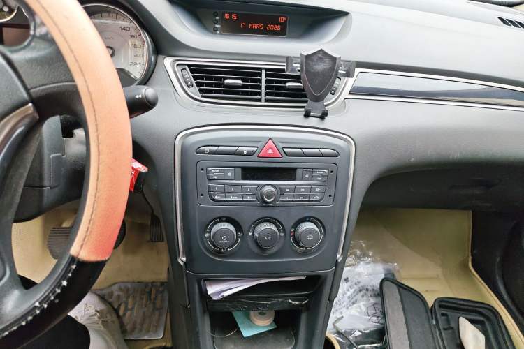Used Peugeot 308 2014 Enjoy Edition Classic 1.6L Manual YouShang Model Audio And AC Panel