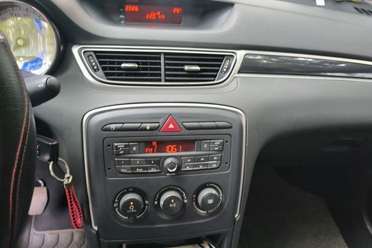 Used Peugeot 308 2014 Enjoy Edition Classic 1.6L Manual YouShang Model Audio And AC Panel