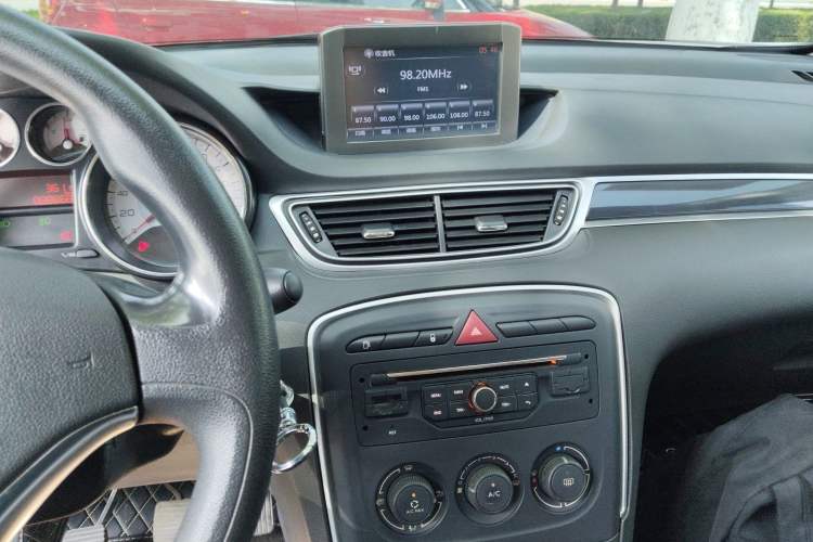 Used Peugeot 308 2014 Enjoy Edition Classic 1.6L Manual YouShang Model Audio And AC Panel