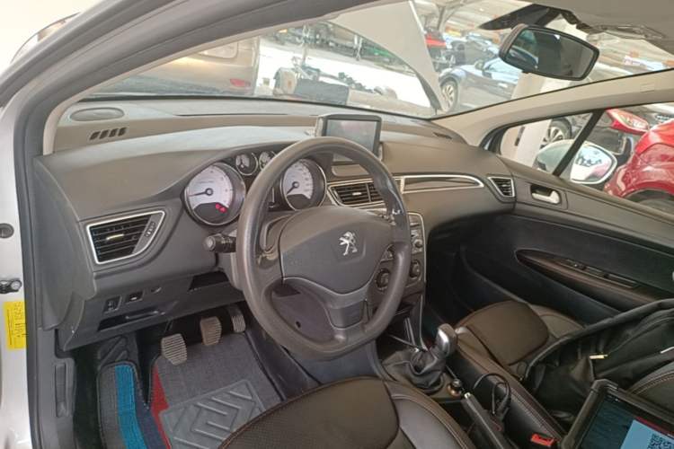 Used Peugeot 308 2014 Enjoy Edition Classic 1.6L Manual YouShang Model Center Console