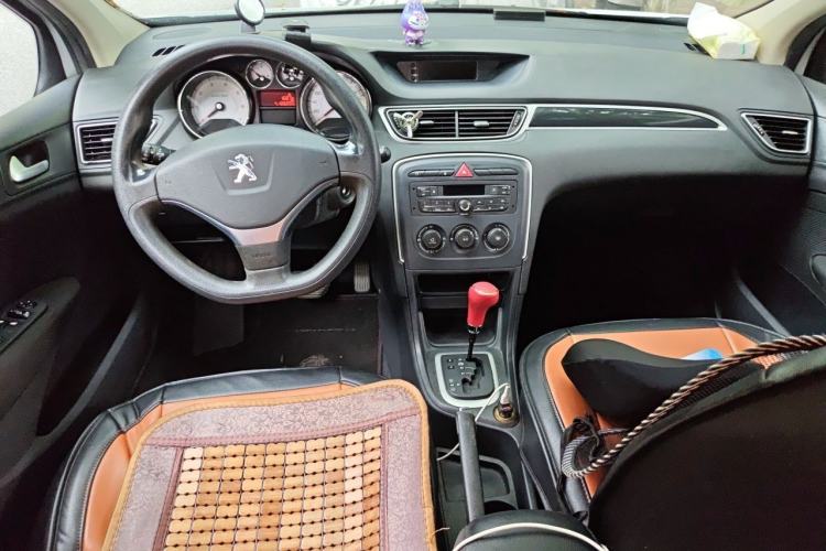 Used Peugeot 308 2014 Enjoy Edition Classic 1.6L Automatic Premium Model Center Console