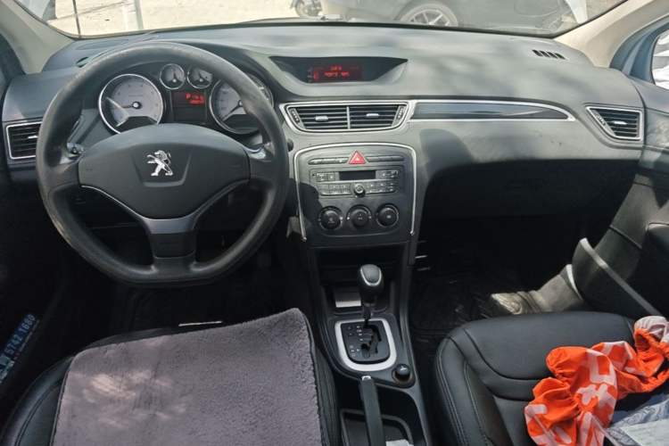 Used Peugeot 308 2014 Enjoy Edition Classic 1.6L Automatic Premium Model Center Console