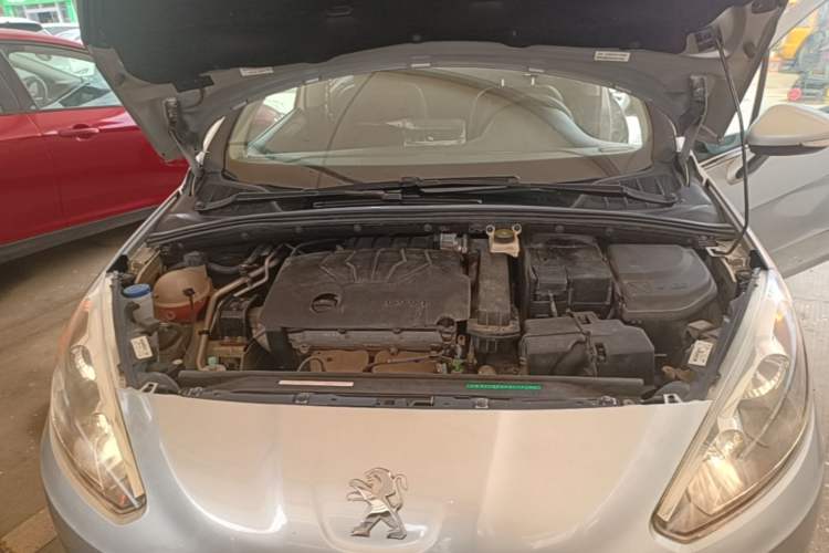 Used Peugeot 308 2014 Enjoy Edition Classic 1.6L Manual YouShang Model Engine Bay