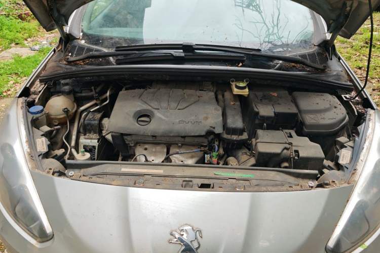 Used Peugeot 308 2014 Enjoy Edition Classic 1.6L Manual YouShang Model Engine Bay