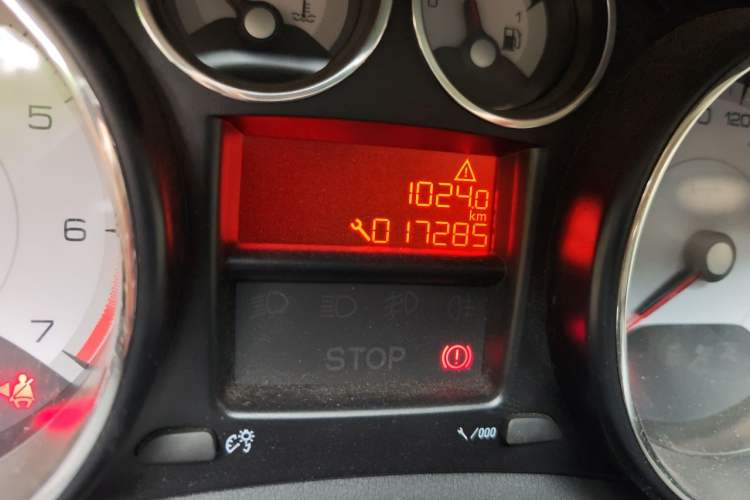 Used Peugeot 308 2014 Enjoy Edition Classic 1.6L Manual YouShang Model Odometer Close Up