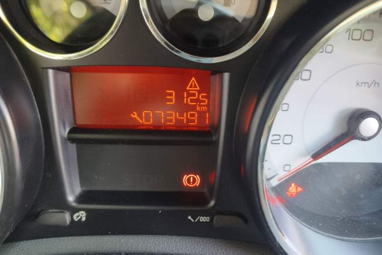Used Peugeot 308 2014 Enjoy Edition Classic 1.6L Manual YouShang Model Odometer Close Up