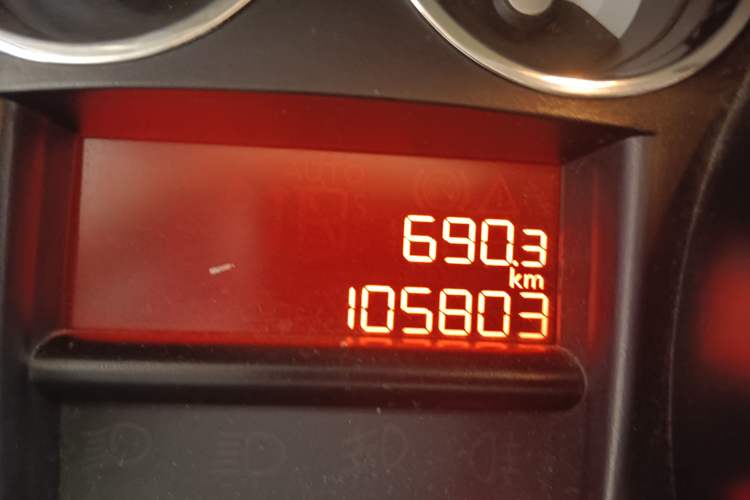 Used Peugeot 308 2014 Enjoy Edition Classic 1.6L Manual YouShang Model Odometer Close Up