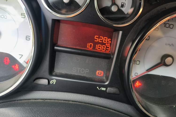 Used Peugeot 308 2014 Enjoy Edition Classic 1.6L Manual YouShang Model Odometer Close Up