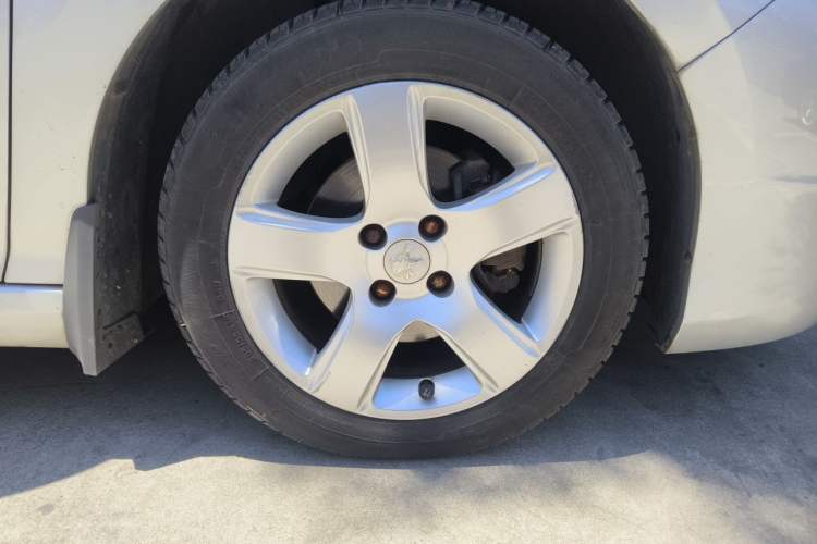 Used Peugeot 308 2014 Enjoy Edition Classic 1.6L Manual YouShang Model Right Front Wheel Hub
