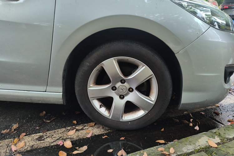 Used Peugeot 308 2014 Enjoy Edition Classic 1.6L Manual YouShang Model Right Front Wheel Hub