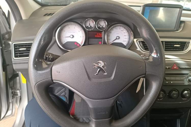 Used Peugeot 308 2014 Enjoy Edition Classic 1.6L Manual YouShang Model Steering Wheel