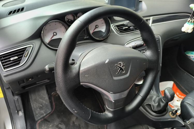 Used Peugeot 308 2014 Enjoy Edition Classic 1.6L Manual YouShang Model Steering Wheel
