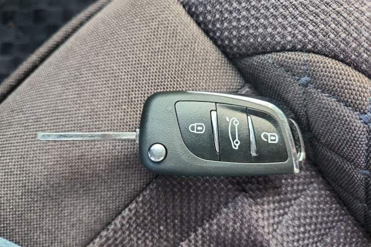 Used Peugeot 308 2014 Enjoy Edition Classic 1.6L Manual YouShang Model Vehicle Key