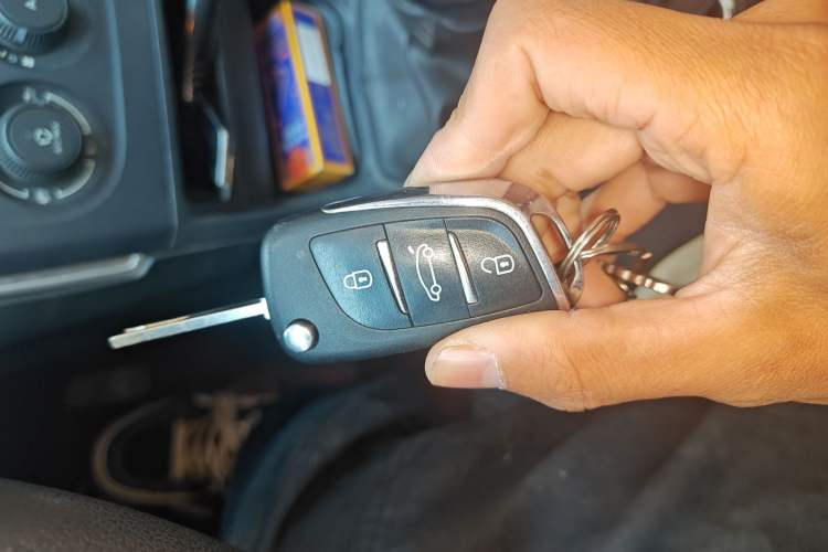 Used Peugeot 308 2014 Enjoy Edition Classic 1.6L Manual YouShang Model Vehicle Key
